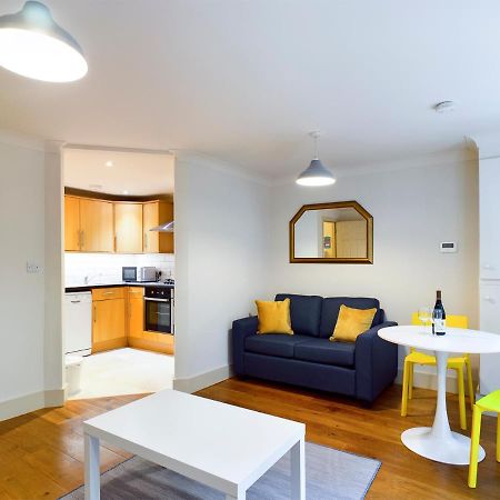 Redhill Town Centre Apartment By Livingo Redhill (Surrey) Exterior foto