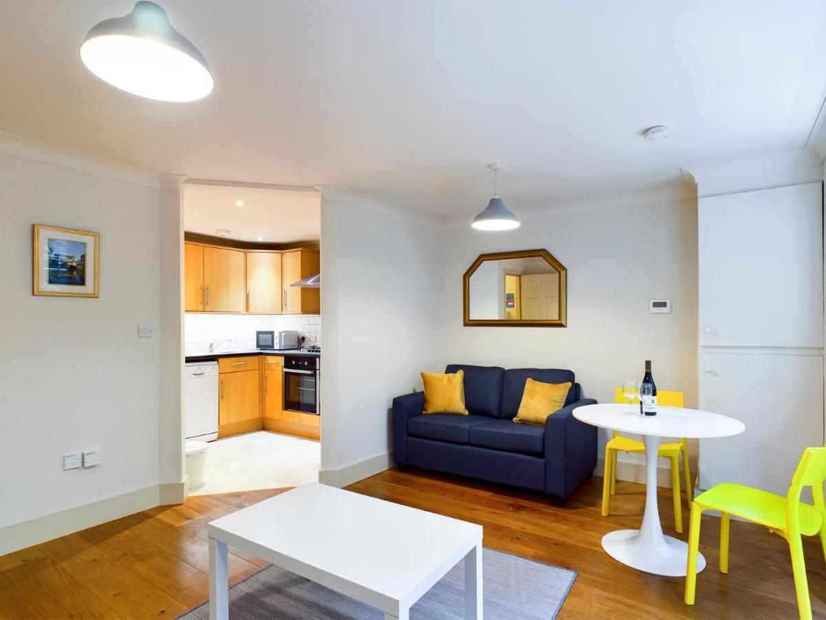 Redhill Town Centre Apartment By Livingo Redhill (Surrey) Exterior foto