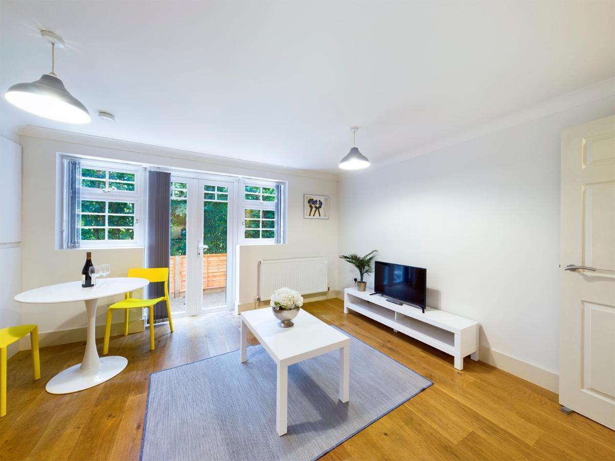 Redhill Town Centre Apartment By Livingo Redhill (Surrey) Exterior foto