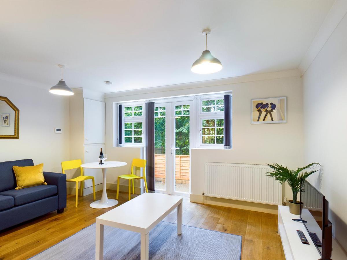 Redhill Town Centre Apartment By Livingo Redhill (Surrey) Exterior foto