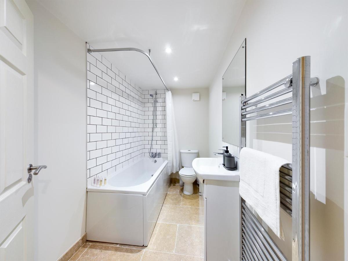 Redhill Town Centre Apartment By Livingo Redhill (Surrey) Exterior foto